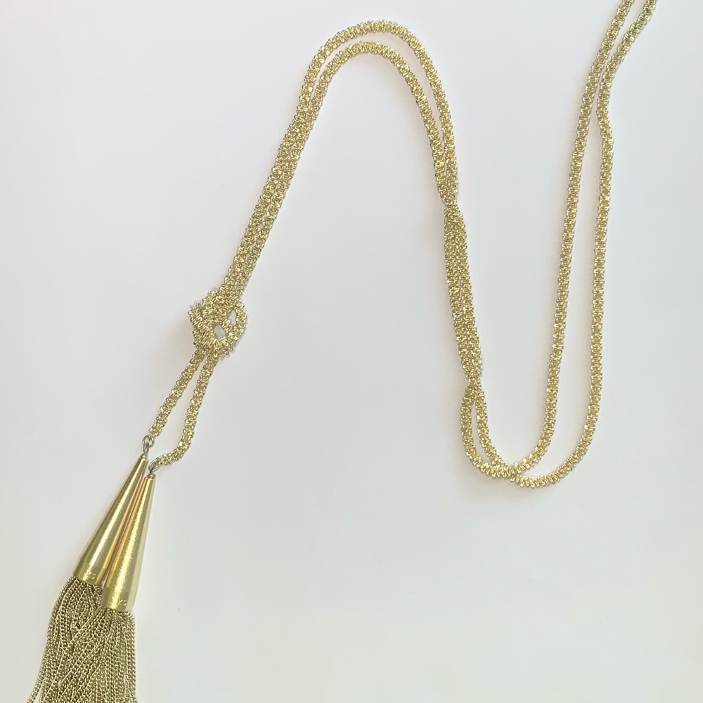 Kendra Scott necklace